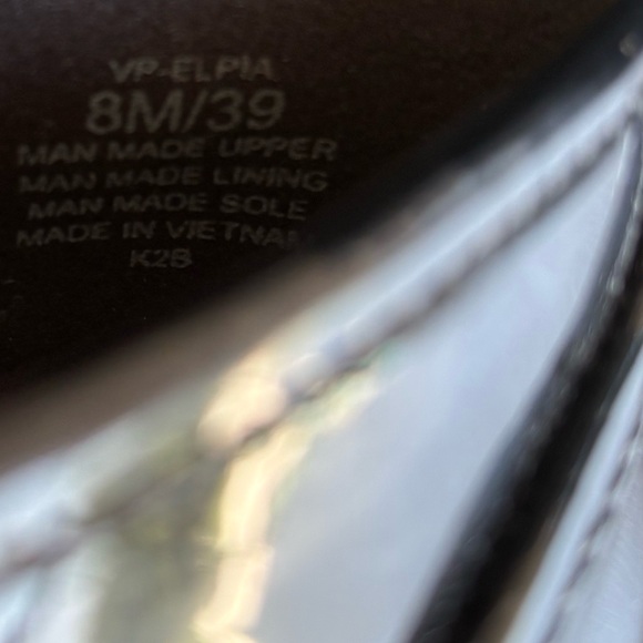 Vince Camuto Elpia Black Patent Leather Loafers Silver Chain Size 8 NWOT - Picture 13 of 14